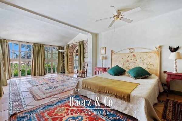 photo 15 Beautiful Provencal villa in the heart of an estate in Biot