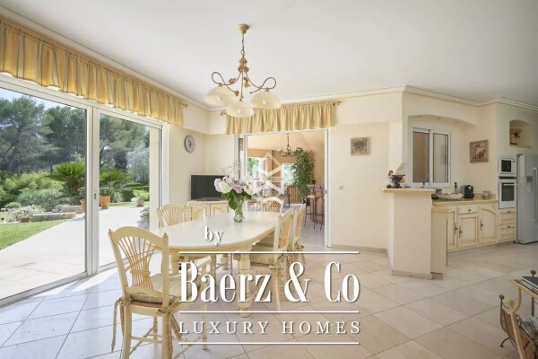 photo 8 Magnificent property - Private domain