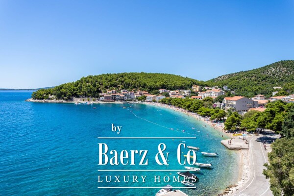 photo 2 Drvenik, exceptional property – multi-apartment house in the first row to the sea