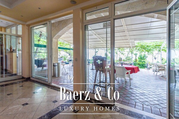 photo 2 Brela - a beautiful villa with 20 rooms and a restaurant near the sea