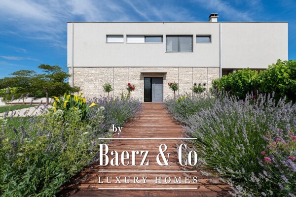 photo 45 Croatia, Istria, Umag: Stunning Villa with pool surrounded by olive groves