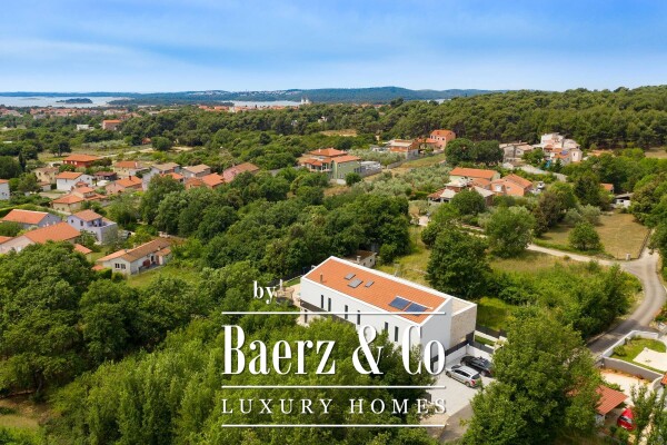 photo 40 Liznjan, an imposing villa with a swimming pool