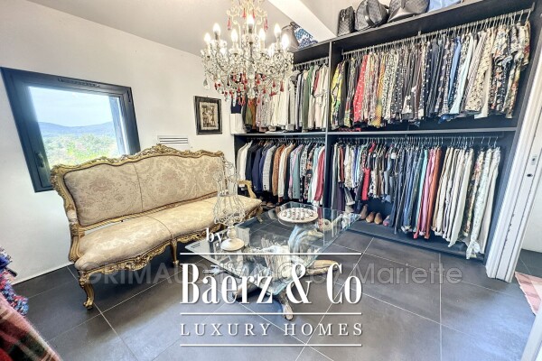 photo 13 Contemporary villa with views of the vineyards and pool