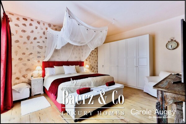 photo 10 Authentic Villa facing the Golf Course