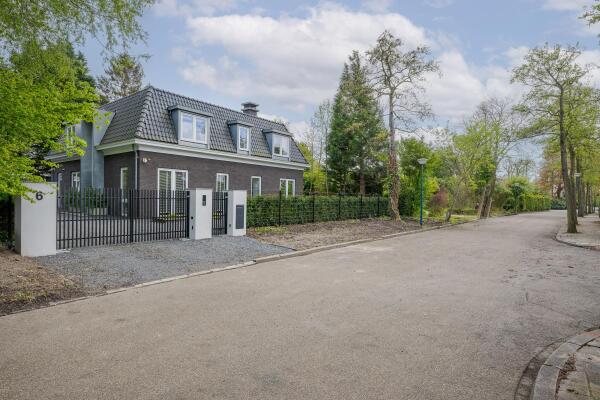 photo 2 van Brouchovenlaan 6