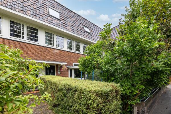 photo 4 Dr. P.J.H. Cuypersplein 45