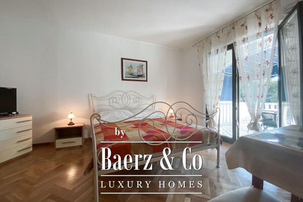 photo 11 Supetar, beautiful stone villa with 6 apartments near the sea