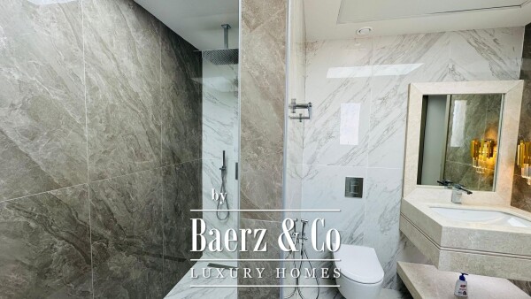 photo 12 Luxury Villa in Jumeirah Park with Canal View