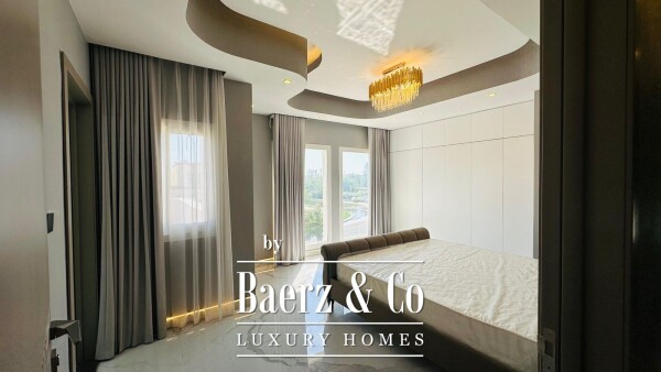 photo 15 Luxury Villa in Jumeirah Park with Canal View