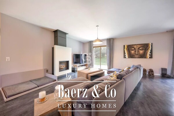 photo 2 Single-Story Home in a Gated Estate