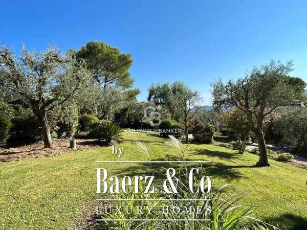 photo 12 Gorgeous villa with panoramic view in a gated domaine