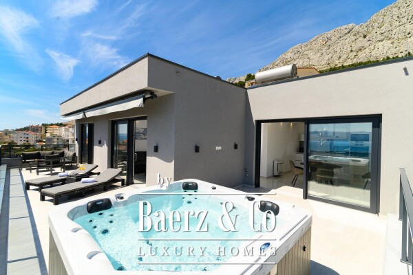 photo 9 Omiš, elegant villa with three apartments and open sea view