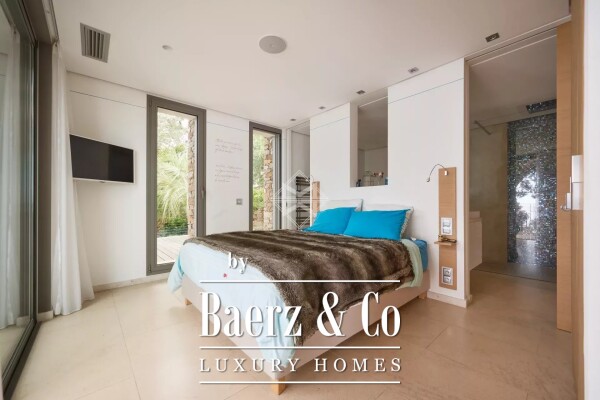 photo 12 Waterfront Villa with Private access to the beach and Dock - Le Lavandou