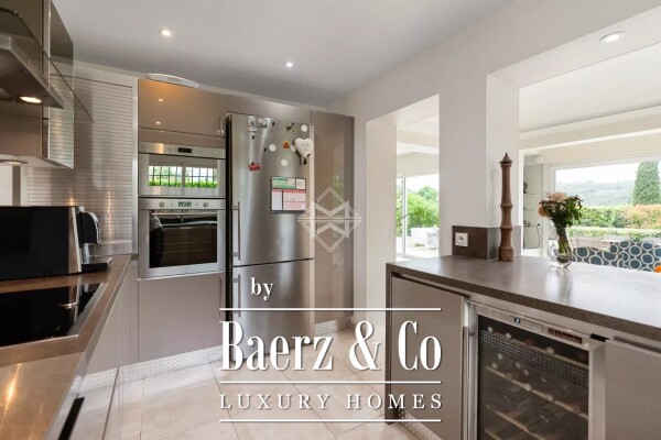 photo 9 Charming Villa Nestled in a Green Oasis