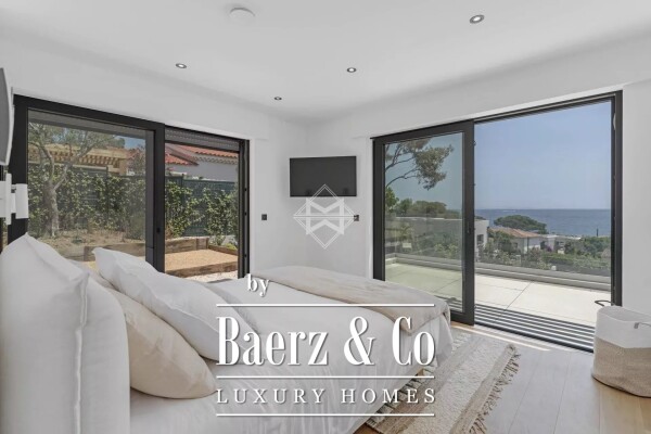 photo 8 New contemporary villa with sea view