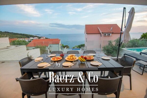 photo 8 Primošten, Bilo, beautiful villa with a swimming pool and sea view, tennis court