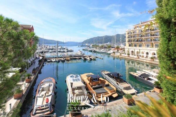 photo 2 Spacious Apartment with a Sea View in Tivat