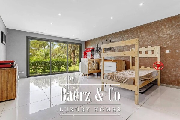 photo 14 Exceptional Villa in a Natural Setting Between Vineyards and Forest, Just 10 Minutes from the Beaches