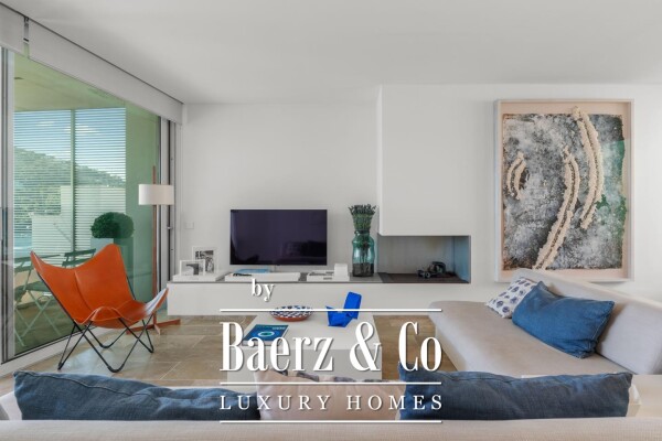 photo 4 Modern Penthouse with Private Pool by the Sea