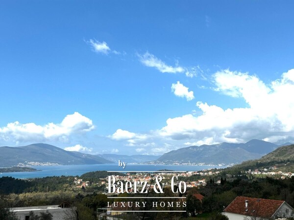 photo 1 Townhouse in Kotor Municipality with a Sea View