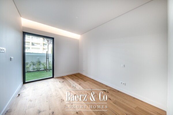 photo 30 4 bedroom flat with private garden, in Carcavelos