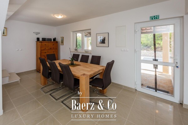 photo 9 Brač, Splitska, villa with pool first row to the sea, 180 m²