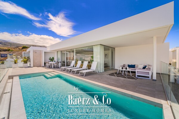 photo 3 Newly built beachfront villa in a residential area.