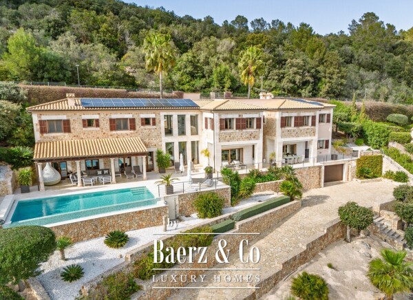 photo 1 Majestic 6-bedroom luxury villa with sea views and rental licence