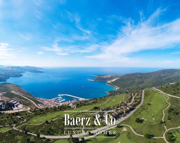 photo 2 Luxury Apartment in Montenegro with a Sea View