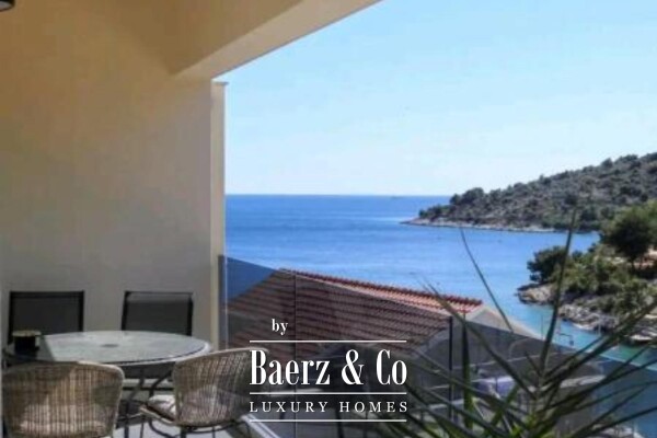 photo 2 Sevid, modern semi-detached house 280 m² with four residential units, 30 m from the sea