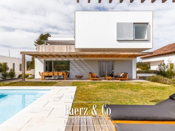 photo 1 5 Bedroom Villa with Garden and Swimming Pool in Comporta