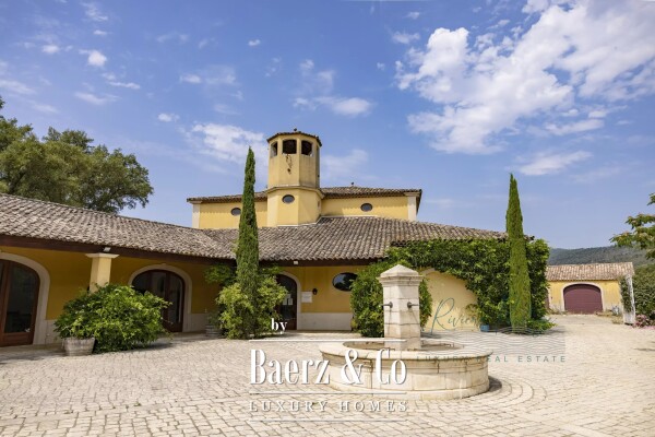 photo 17 Elegant 19th-Century Manor House with Organic Vineyard Estate in the Gulf of Saint-Tropez