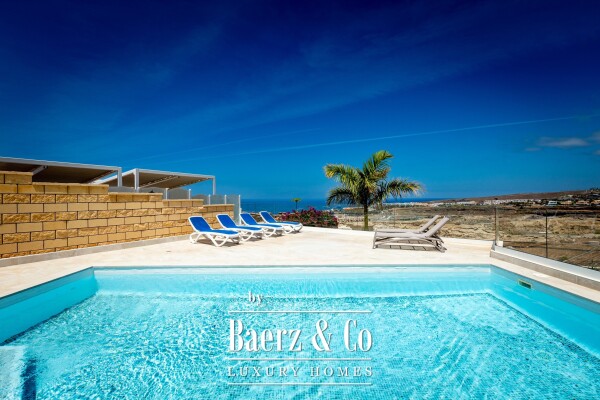 photo 1 Refurbished villa with a separate annexe on Tenerife