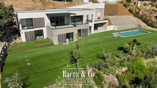 photo 21 Grimaud — Sea-View Luxury Villa with Five Bedrooms and Pool