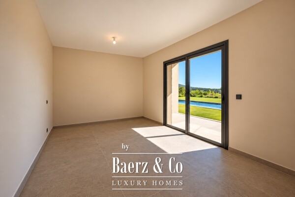 photo 13 Grimaud — Sea-View Luxury Villa with Five Bedrooms and Pool
