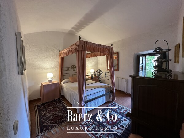 photo 33 Stone House in Monells
