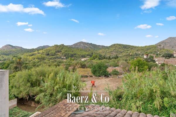 photo 2 Traditional village house with a spacious patio and renovation potential in S’Arracó