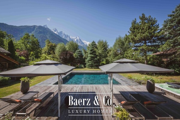 photo 2 Prestigious 7-room chalet - Unobstructed views of Mont-Blanc