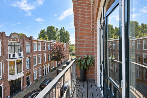 photo 37 Van Loostraat 125
