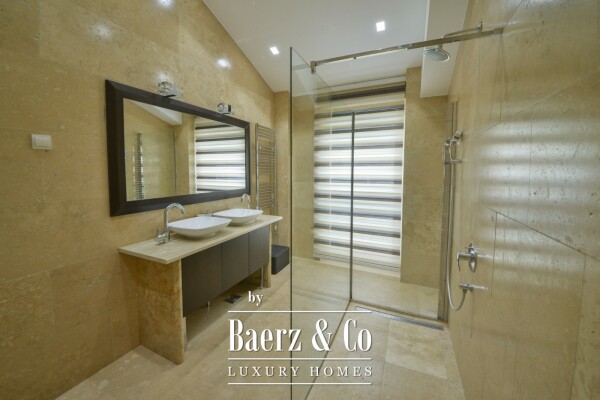 photo 9 Luxury Three-Bedroom Apartment with Garage in Budva Center